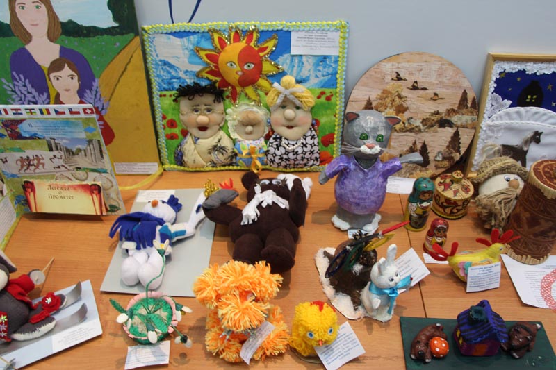 Фото к В информационном центре по атомной энергии открылась выставка творческих работ «Детство без границ»