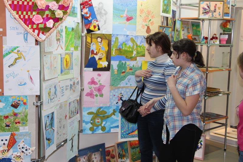 Фото к В информационном центре по атомной энергии открылась выставка творческих работ «Детство без границ»