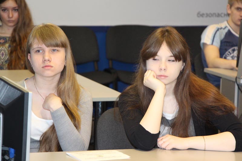 Фото к «Совершенно открыто» о «совершенно секретном»: ветеран атомной отрасли Дмитрий Леплявкин — старшеклассникам