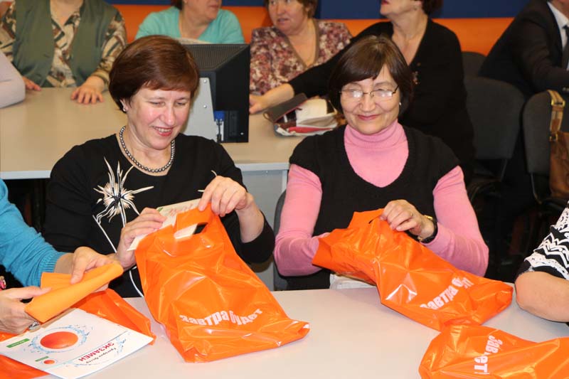 Фото к Томский информационный центр по атомной энергии поздравил ветеранов ООО «Газпром трансгаз Томск» с Днем Победы