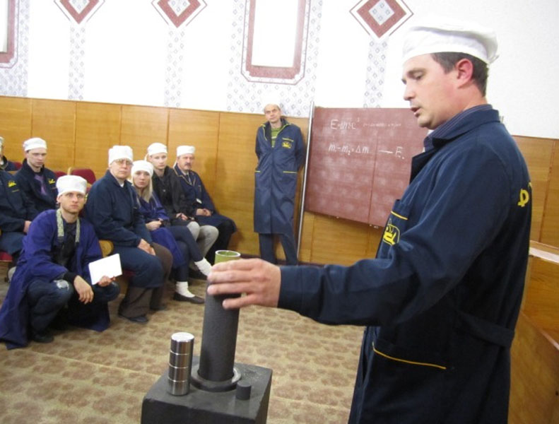 Фото к В рамках проекта «День Учителя на объектах атомной отрасли» состоялась экскурсия на ОАО «СХК»