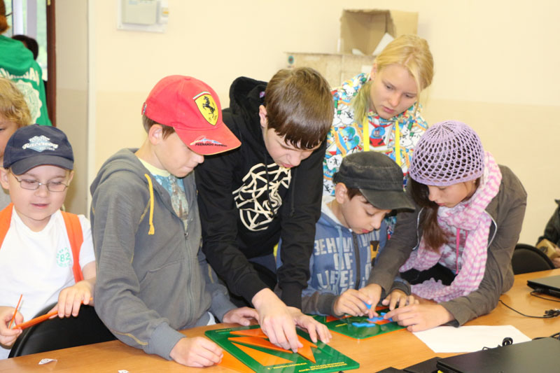 Фото к Сотрудники томского информационного центра по атомной энергии посетили IT-лагерь