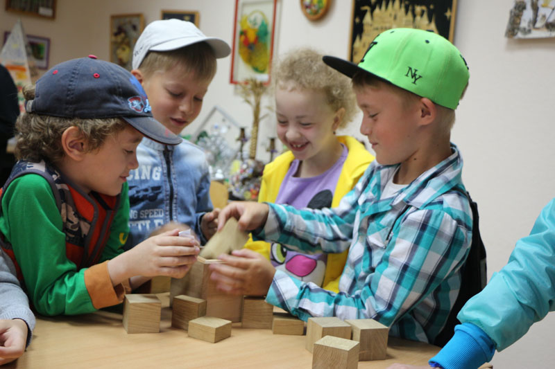 Фото к Сотрудники томского информационного центра по атомной энергии посетили IT-лагерь