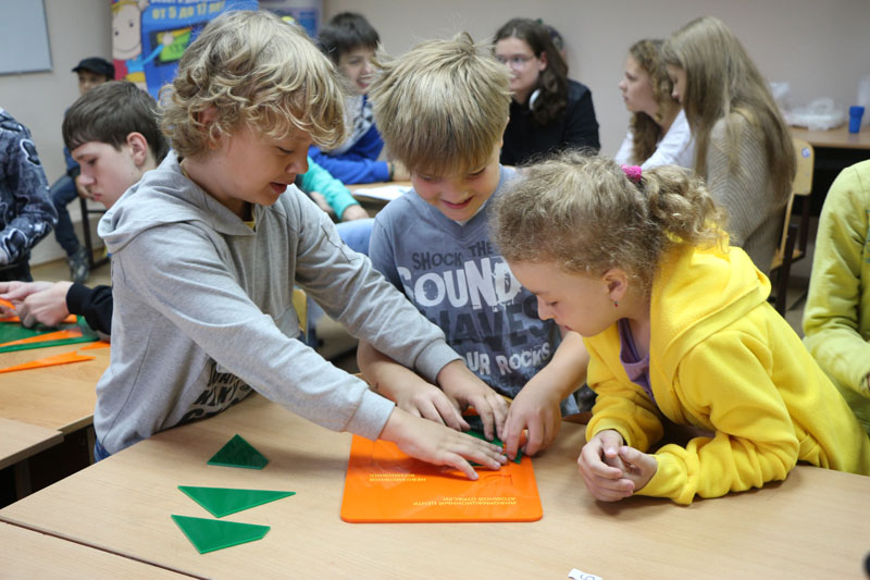 Фото к Сотрудники томского информационного центра по атомной энергии посетили IT-лагерь