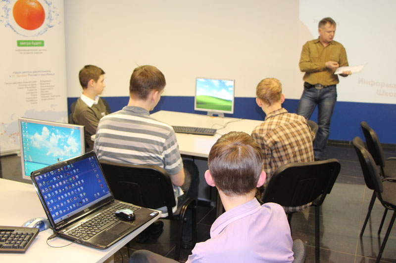 Фото к В Томском информационном центре завершился учебный год «Школы юного Веб-программиста»