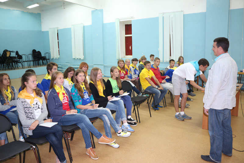 Фото к Сотрудники информационного центра по атомной энергии и Сибирского химического комбината посетили детский лагерь «Восход»