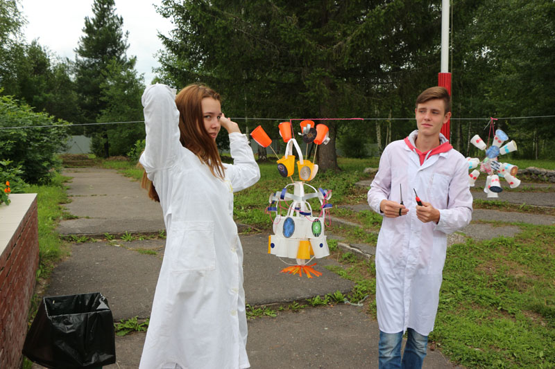 Фото к Сотрудники информационного центра по атомной энергии и Сибирского химического комбината посетили детский лагерь «Восход»