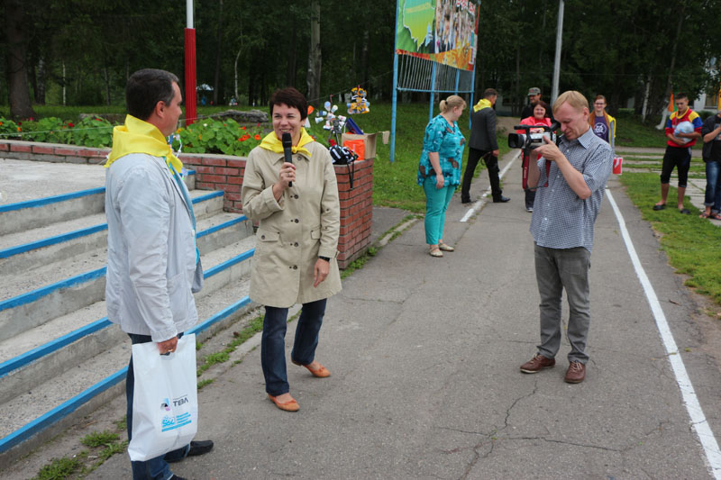 Фото к Сотрудники информационного центра по атомной энергии и Сибирского химического комбината посетили детский лагерь «Восход»