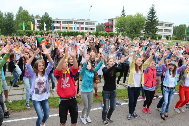 Фото к Сотрудники информационного центра по атомной энергии и Сибирского химического комбината посетили детский лагерь «Восход»