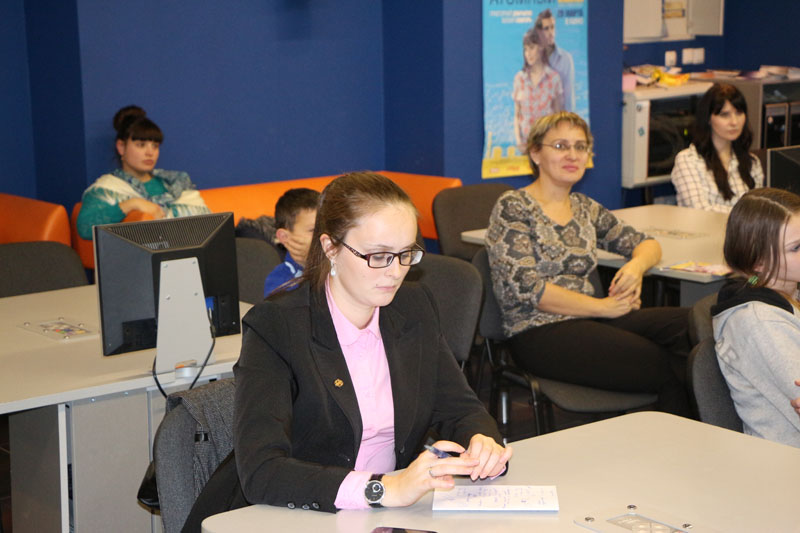 Фото к В томском информационном центре по атомной энергии посетители познакомились с разработками в космической области онлайн