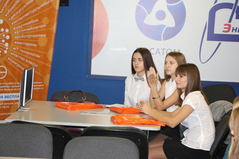 Фото к  «События и люди, которые нас вдохновляют»: в томском информационном центре по атомной энергии состоялось подведение итогов конкурса эссе  