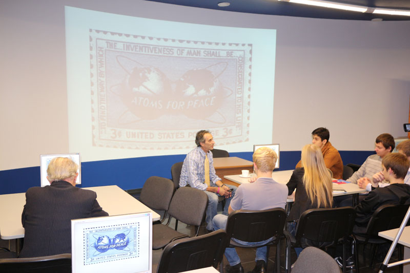 Фото к «Мирный атом» — реальность или утопия?»: американский историк атомного проекта прочитал публичную лекцию в ИЦАЭ Томска
