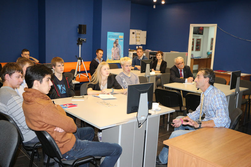 Фото к «Мирный атом» — реальность или утопия?»: американский историк атомного проекта прочитал публичную лекцию в ИЦАЭ Томска