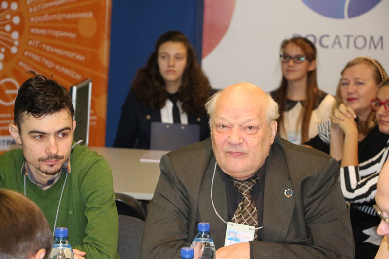 Фото к В томском информационном центре прошла секция для школьников в рамках V Международной школы-конференции молодых атомщиков Сибири