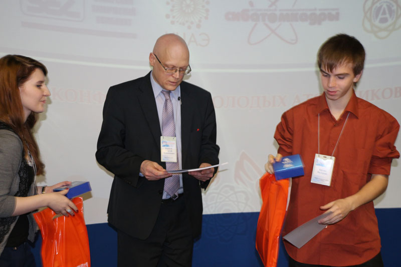 Фото к В томском информационном центре прошла секция для школьников в рамках V Международной школы-конференции молодых атомщиков Сибири