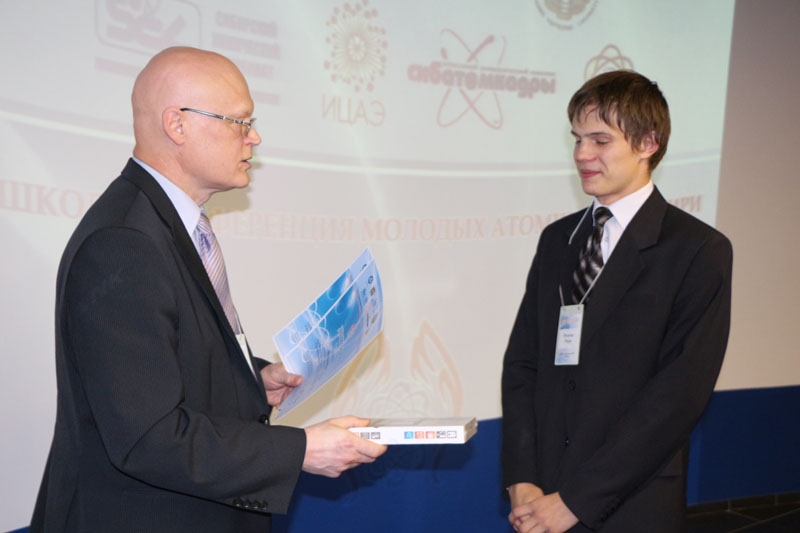 Фото к В томском информационном центре прошла секция для школьников в рамках V Международной школы-конференции молодых атомщиков Сибири