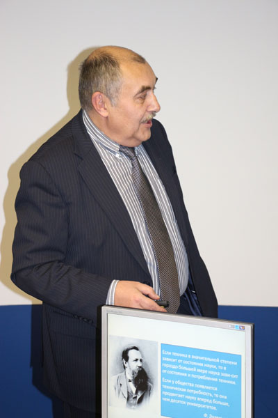 Фото к Нано — наука, технология или бизнес?: российский ученый прочитал публичную лекцию в ИЦАЭ Томска