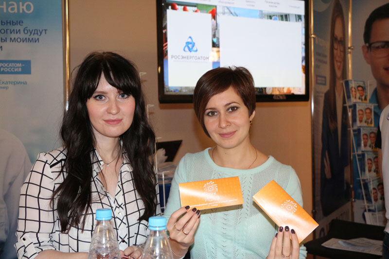 Фото к Информационный центр по атомной энергии принял участие в «Днях карьеры Росатома»