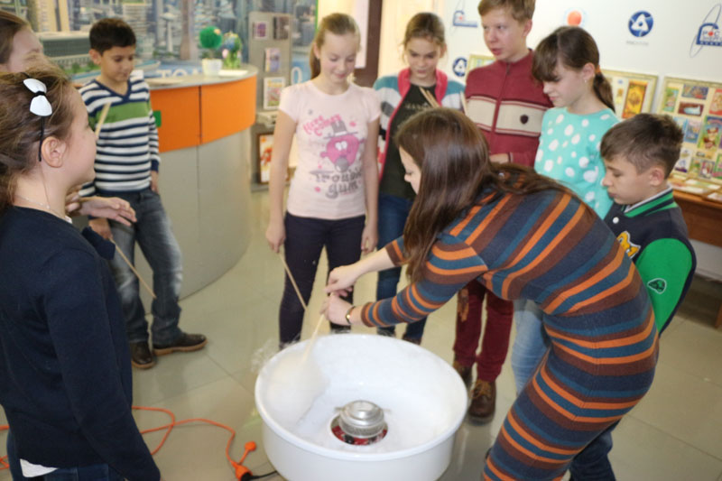 Фото к В информационном центре по атомной энергии «заФИКСИровали сладкие опыты»