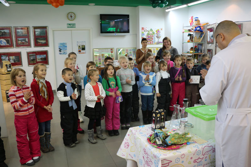 Фото к Томские первоклассники «заФИКСИровали научные опыты «открывашкой»