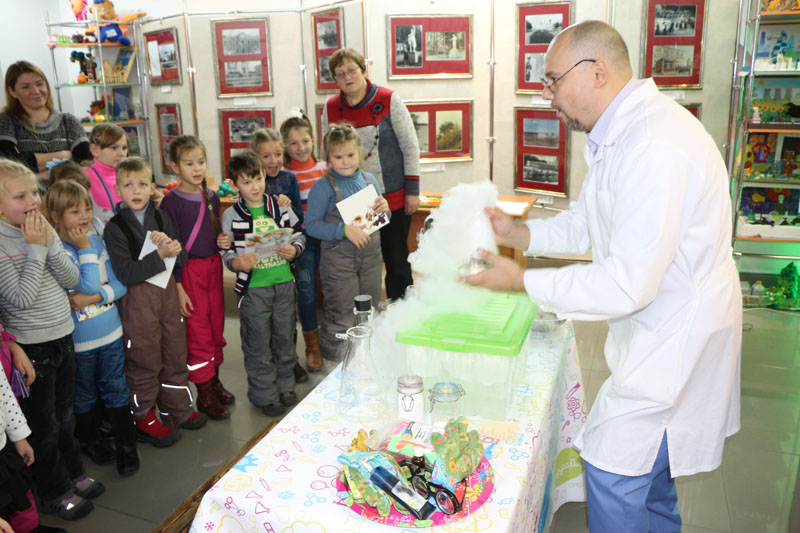 Фото к Томские первоклассники «заФИКСИровали научные опыты «открывашкой»