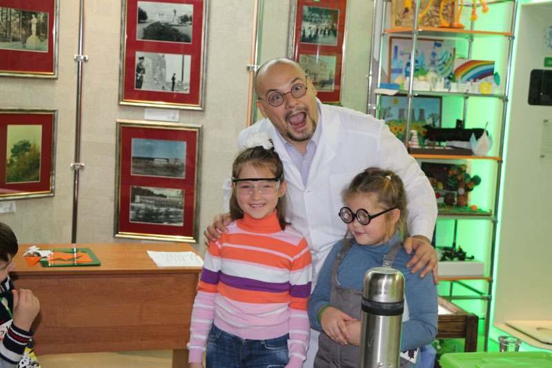 Фото к Томские первоклассники «заФИКСИровали научные опыты «открывашкой»