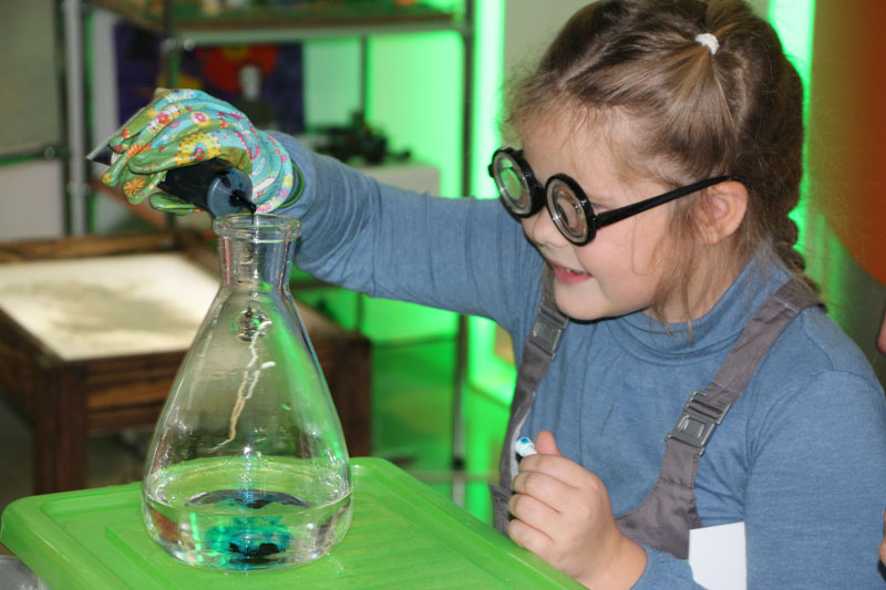 Фото к Томские первоклассники «заФИКСИровали научные опыты «открывашкой»