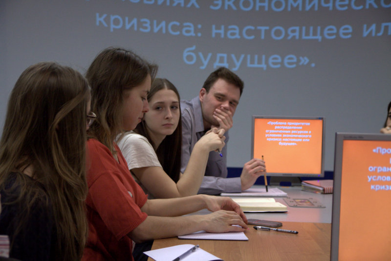 Фото к ЖКХ или Атомфлот: в ИЦАЭ Томска состоялась дискуссия по вопросам приоритетов распределения ограниченных ресурсов в условиях экономического кризиса