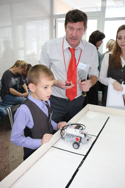 Фото к Информационный центр по атомной энергии выступил соорганизатором соревнований по робототехнике  «РобоСеверск — II»