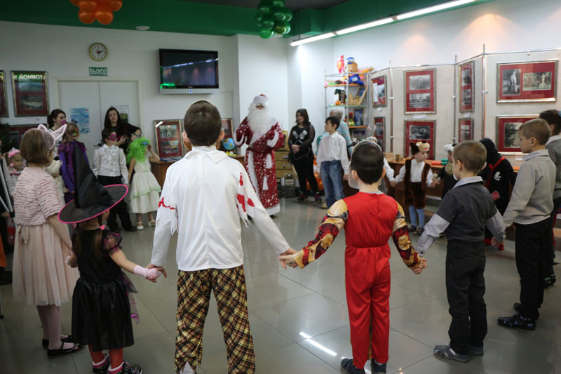 Фото к  «Научная елка» : новогодний праздник для детей из многодетных семей