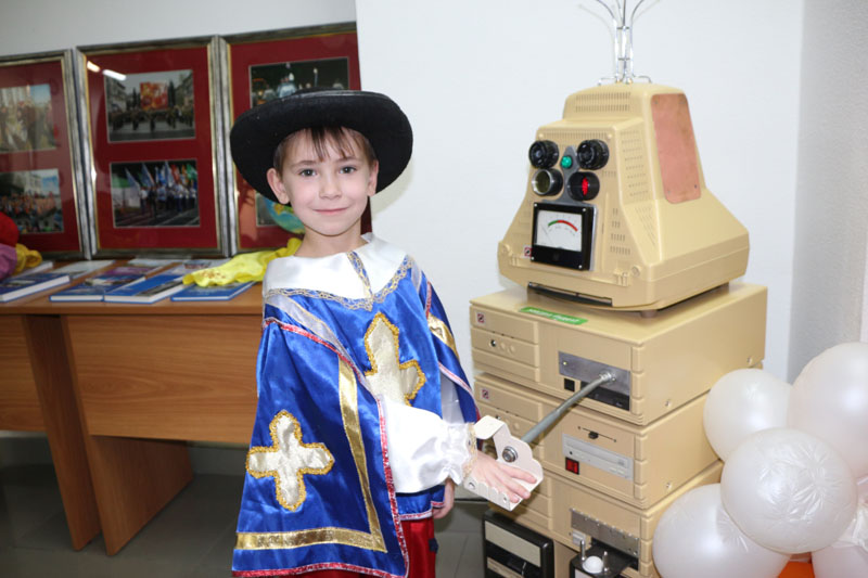 Фото к  «Научная елка» : новогодний праздник для детей из многодетных семей