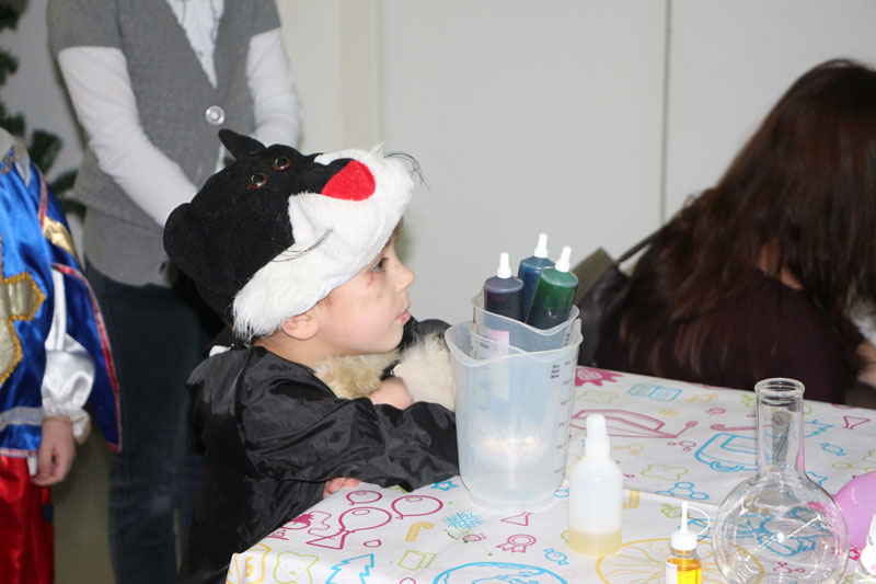 Фото к  «Научная елка» : новогодний праздник для детей из многодетных семей