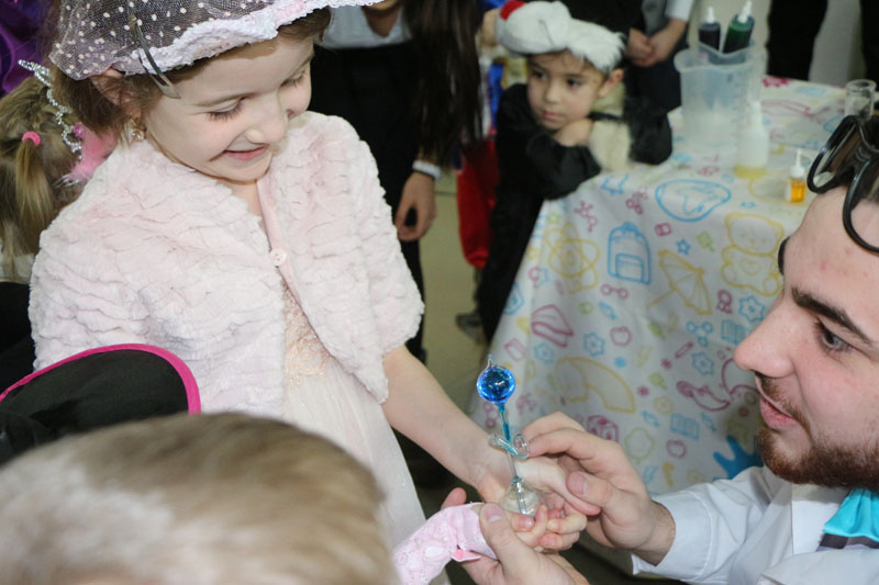 Фото к  «Научная елка» : новогодний праздник для детей из многодетных семей