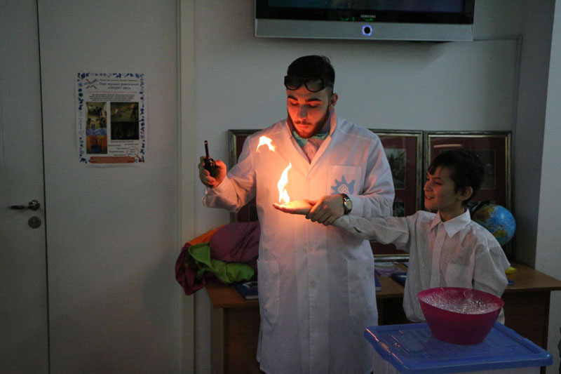 Фото к  «Научная елка» : новогодний праздник для детей из многодетных семей