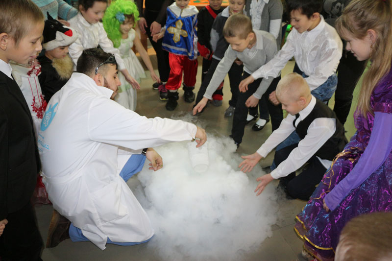 Фото к  «Научная елка» : новогодний праздник для детей из многодетных семей