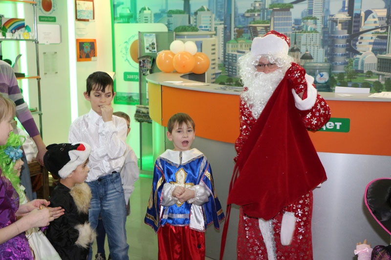 Фото к  «Научная елка» : новогодний праздник для детей из многодетных семей