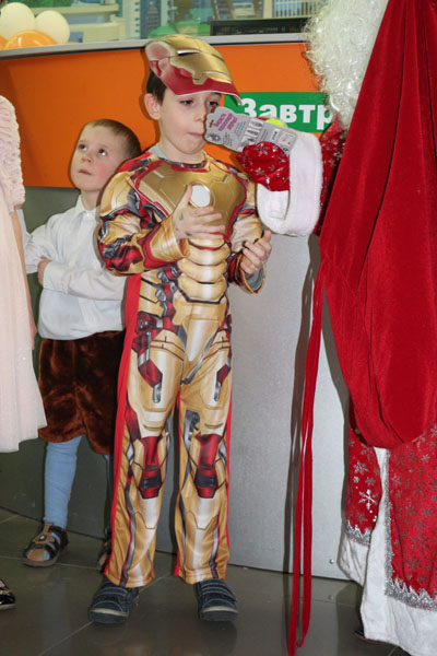 Фото к  «Научная елка» : новогодний праздник для детей из многодетных семей