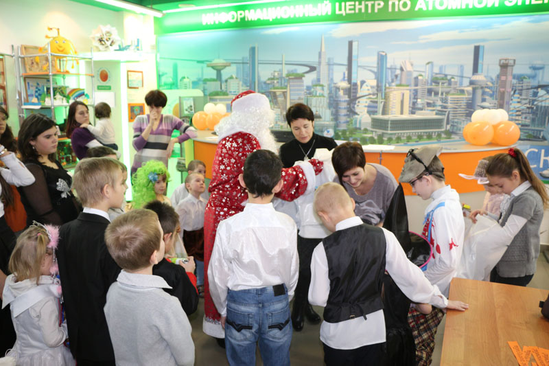 Фото к  «Научная елка» : новогодний праздник для детей из многодетных семей