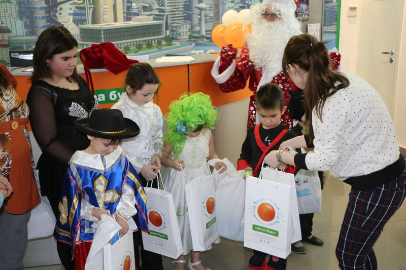 Фото к  «Научная елка» : новогодний праздник для детей из многодетных семей