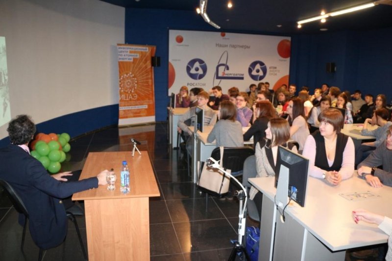 Фото к Великие стройки в России — научные и культурные аспекты: американский историк прочитал публичную лекцию в ИЦАЭ Томска