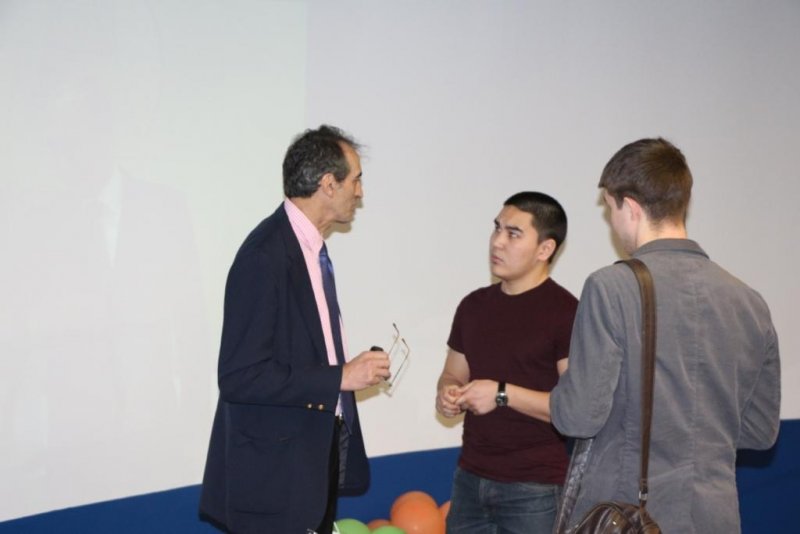 Фото к Великие стройки в России — научные и культурные аспекты: американский историк прочитал публичную лекцию в ИЦАЭ Томска