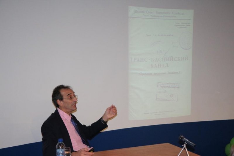 Фото к Великие стройки в России — научные и культурные аспекты: американский историк прочитал публичную лекцию в ИЦАЭ Томска