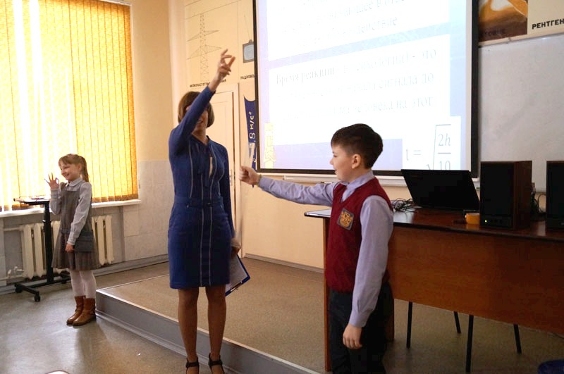 Фото к Реактивное движение: томские школьники приняли участие во Всероссийской Неделе высоких технологий и технопредпринимательства