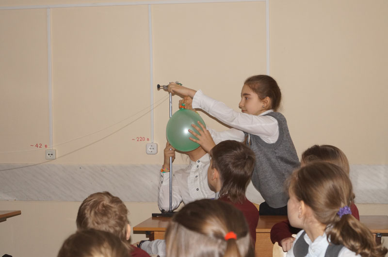 Фото к Реактивное движение: томские школьники приняли участие во Всероссийской Неделе высоких технологий и технопредпринимательства