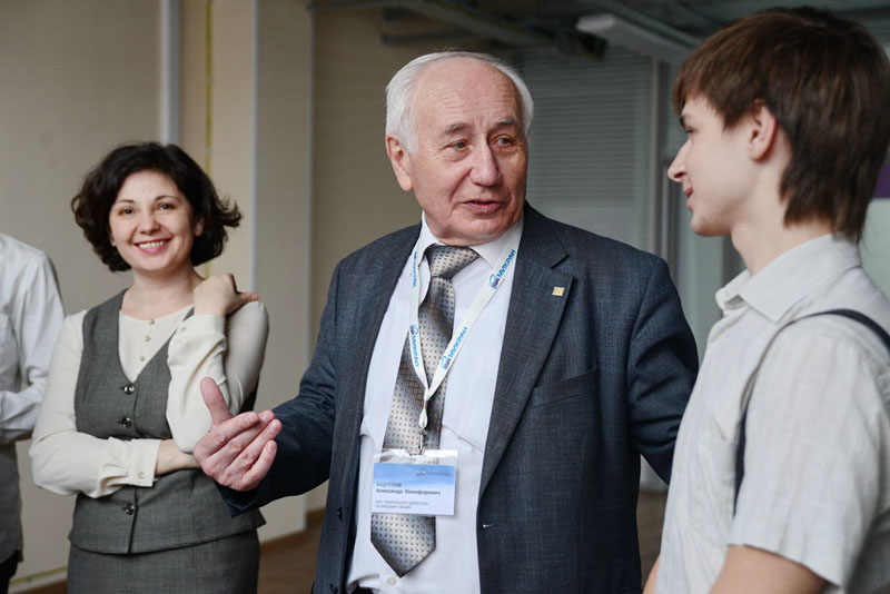 Фото к Томские старшеклассники примерили кресла директоров заводов в «Микране»