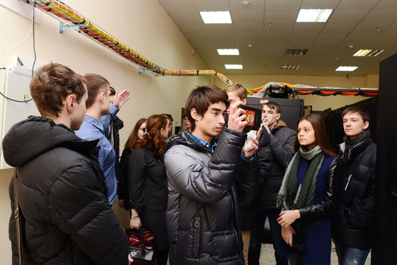 Фото к На Неделе высоких технологий томские школьники узнали, на что способен Суперкомпьютер ТГУ