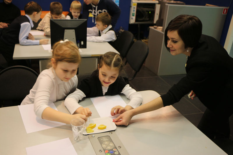 Фото к Томские первоклассники «заФИКСИровали» Неделю высоких технологий