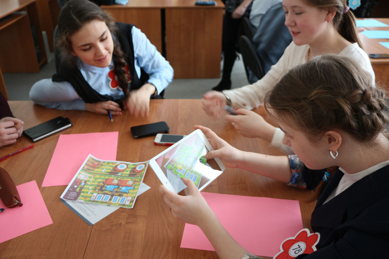 Фото к Северские школьники изучили «АЭС на ладони» и совершили пять шагов в Мир атомной энергии  