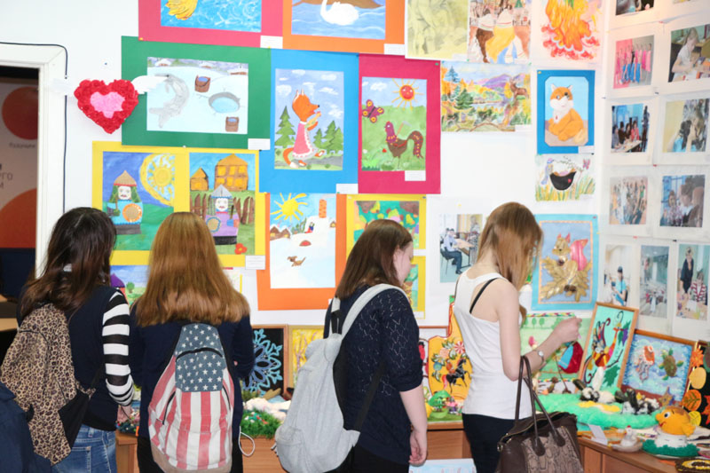 Фото к «Детство без границ»: в информационном центре по атомной энергии открылась выставка творческих работ 