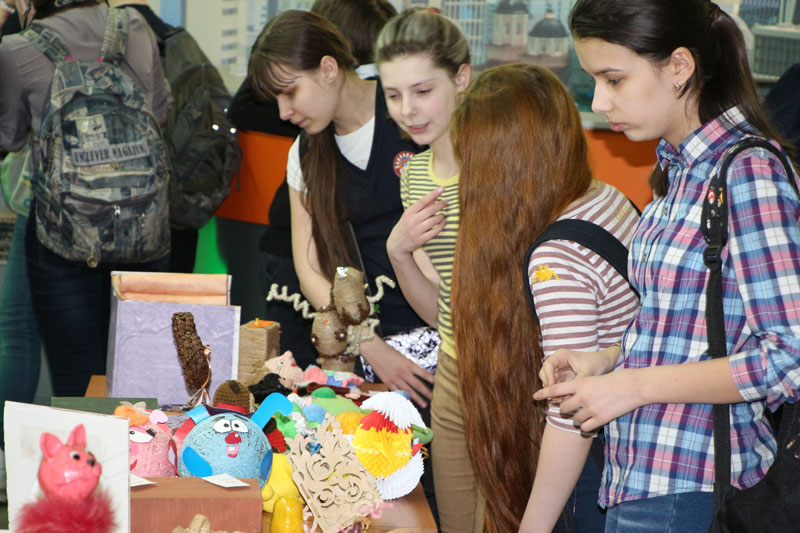 Фото к «Детство без границ»: в информационном центре по атомной энергии открылась выставка творческих работ 